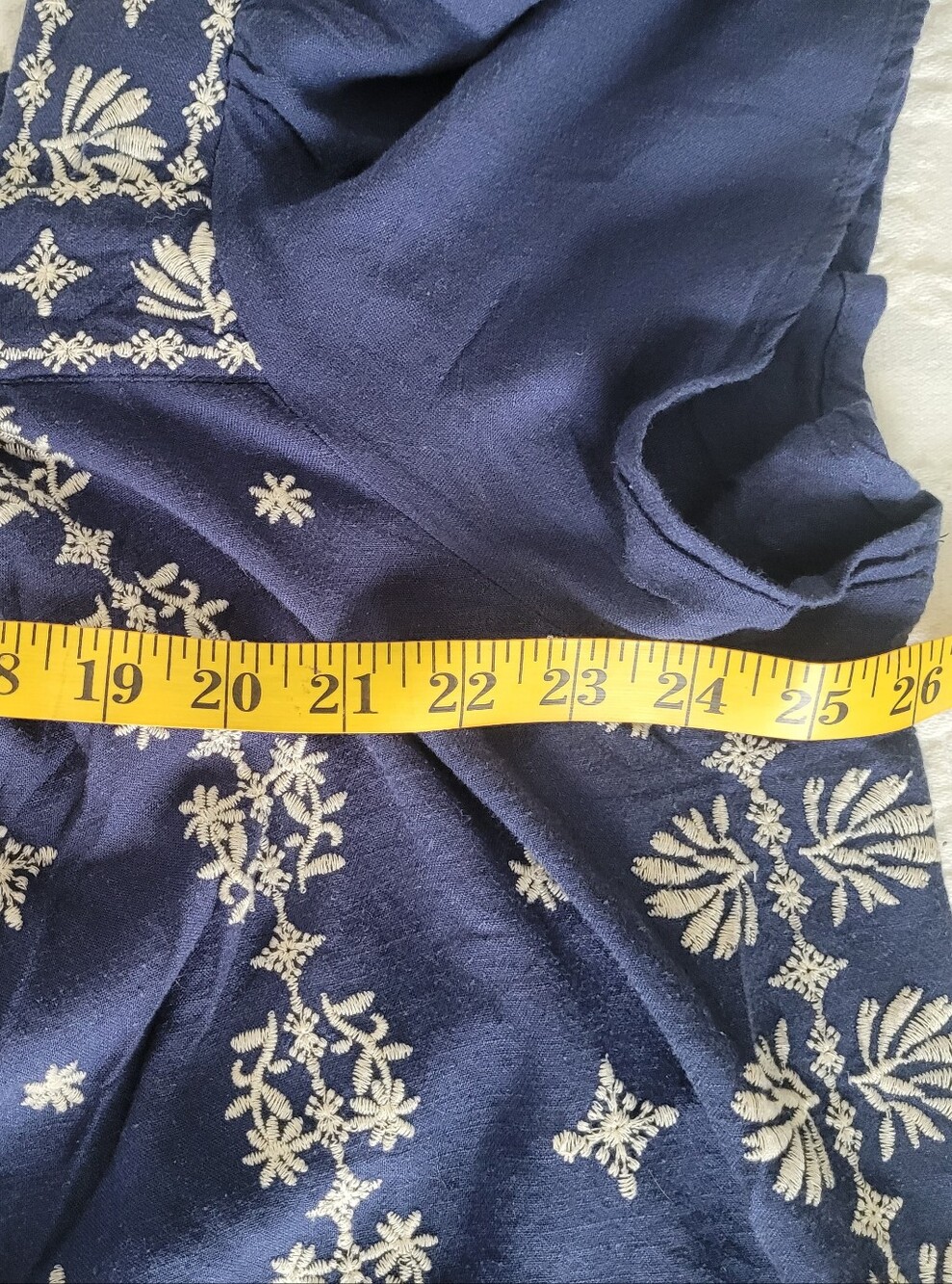 Torrid Navy Blue Crinckle Gauze Plus Size 2 Top with Yvory Floral Embroidery - Picture 8 of 9